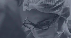Dra. Juliana Almeida em cirurgia de cabeça e pescoço